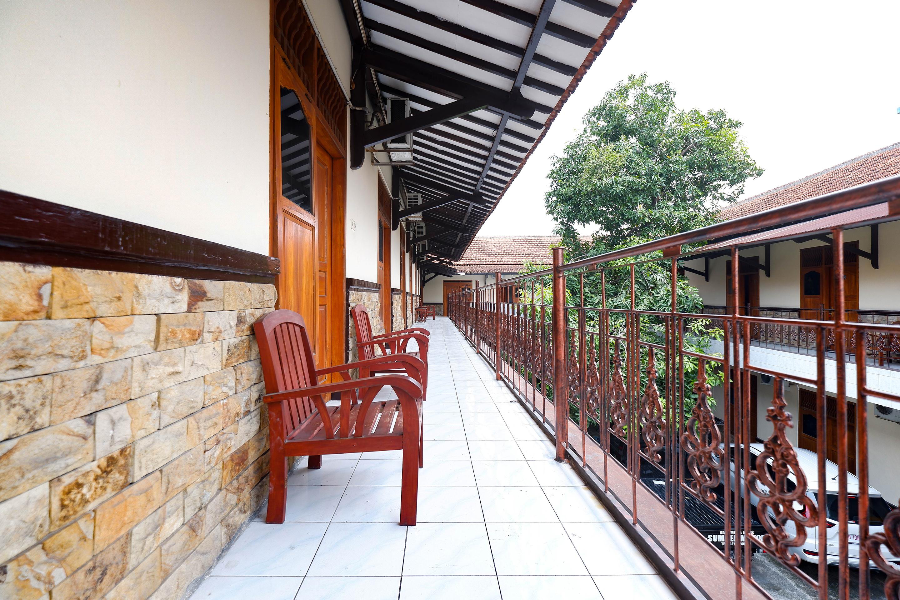 Spot On 2011 Hotel Mekar Sari Surakarta  Exterior photo